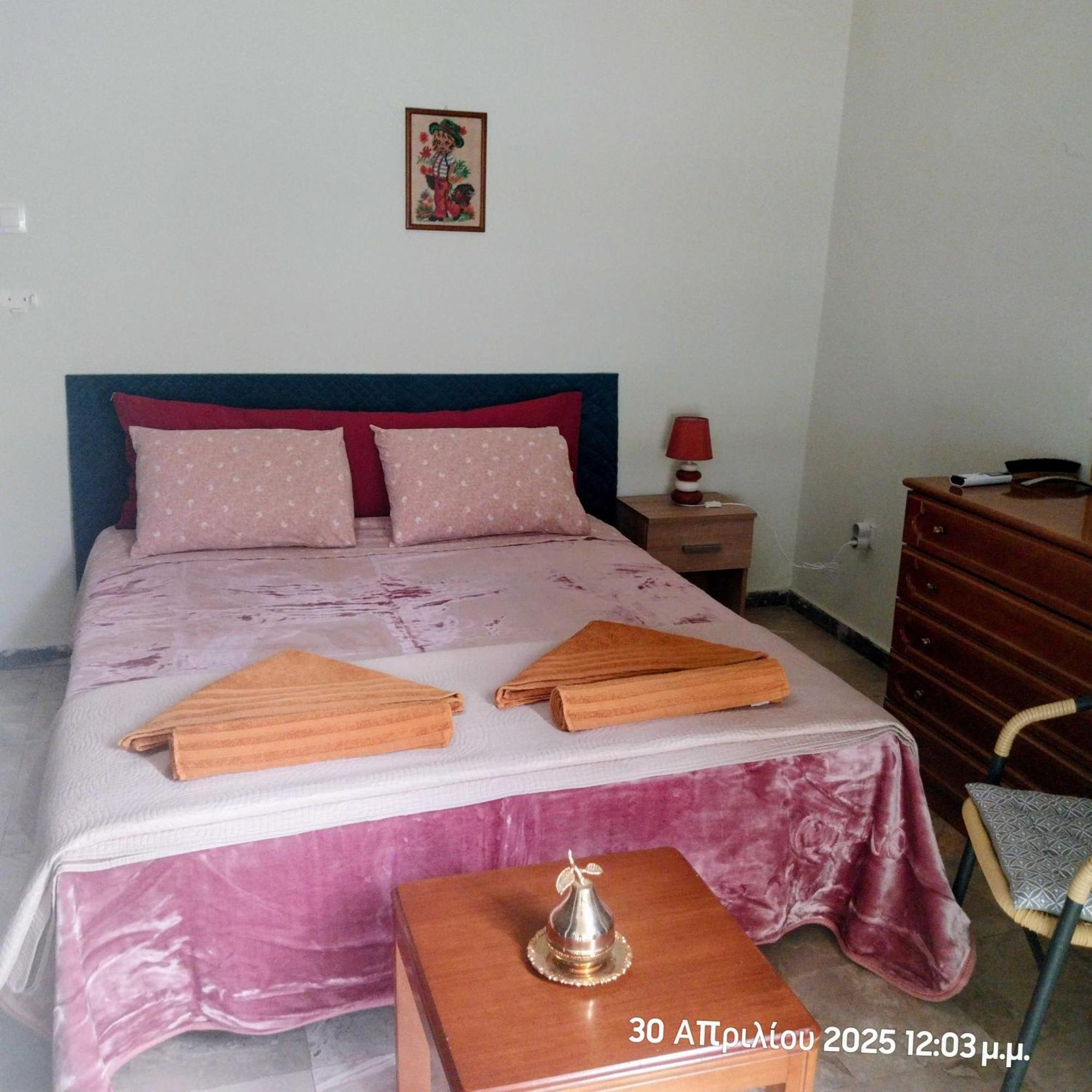 Cozy & Bright Home 50M From Subway -Agios Antonios Athen Exterior foto